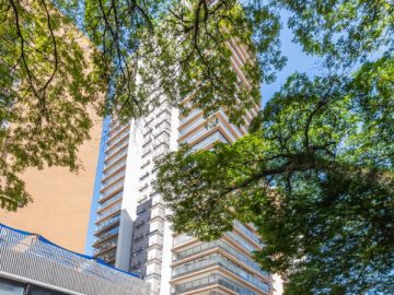 3 SU�TES FORA DE ROTA EM MOEMA