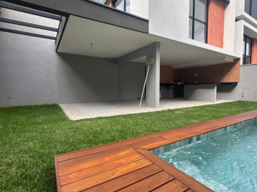 CASA COM PISCINA A 400M DA PRA�A POR DO SOL